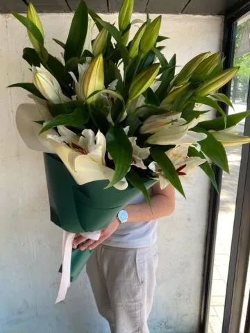 Royal lily bouquet