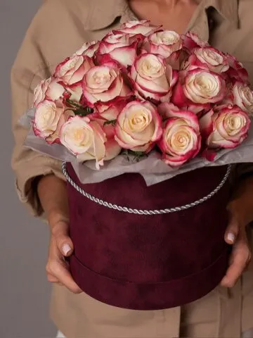 25 roses in a box