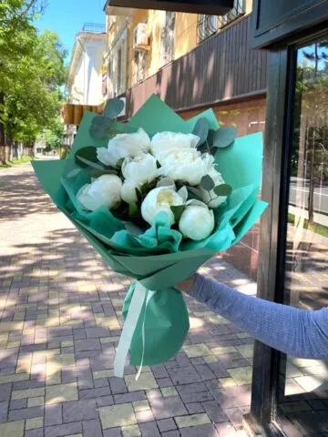 Bouquet of 9 peonies