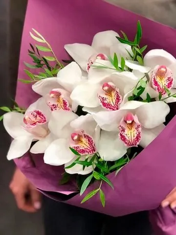Bouquet of 7 orchids