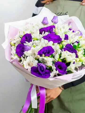 Bouquet of alstromeria and eustoma