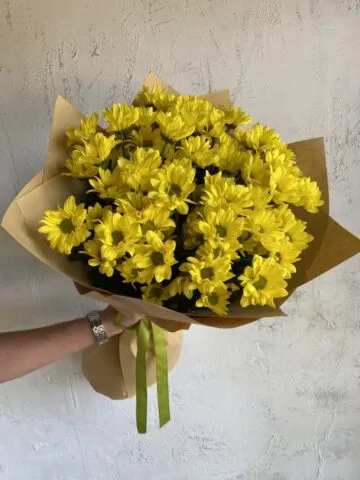 Bouquet of yellow chrysanthemums