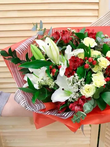 Bouquet of lilies and alstromerias