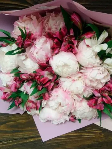 Bouquet of peonies and alstromeria