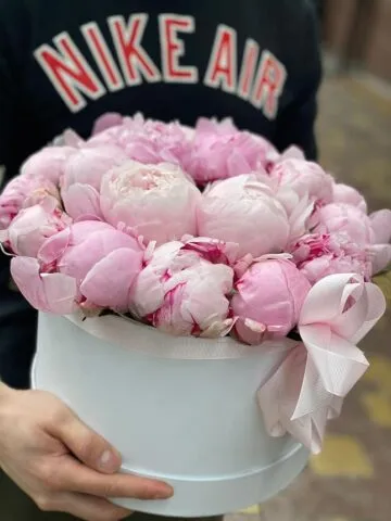 Bouquet of 17 peonies