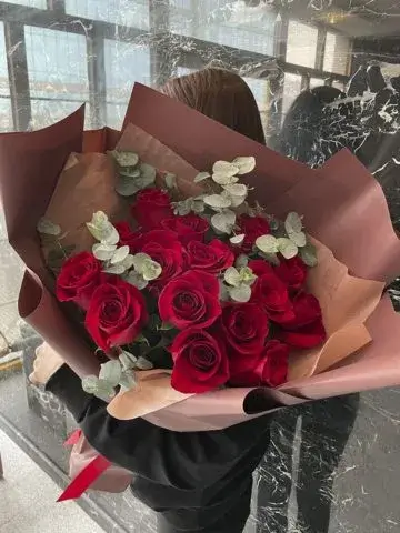 A bouquet of garden roses