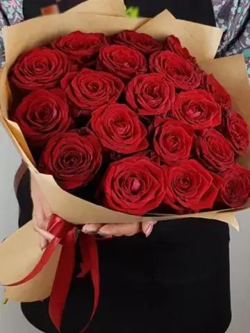 Bouquet of 19 red roses