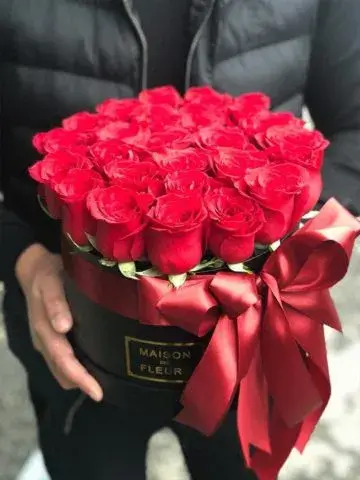 25 red roses in a box