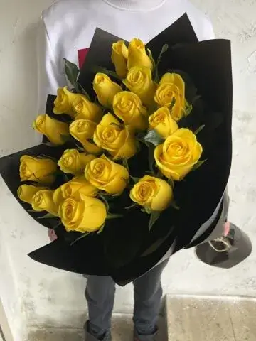Bouquet of 25 yellow roses