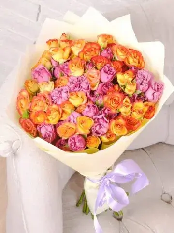 Bouquet of 11 mixed roses