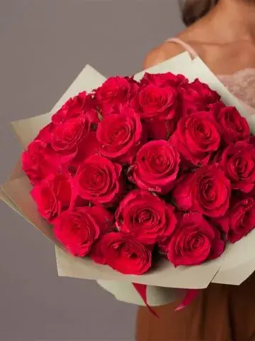 25 scarlet roses