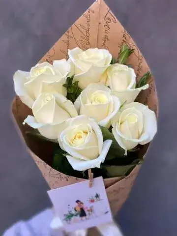 Bouquet of 7 white roses
