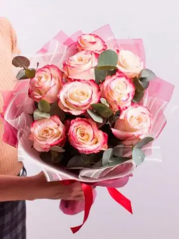 Bouquet of 9 white-pink roses