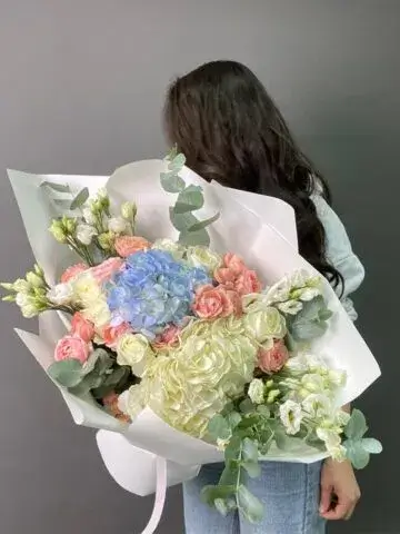 Bouquet Hydrangea with eucalyptus
