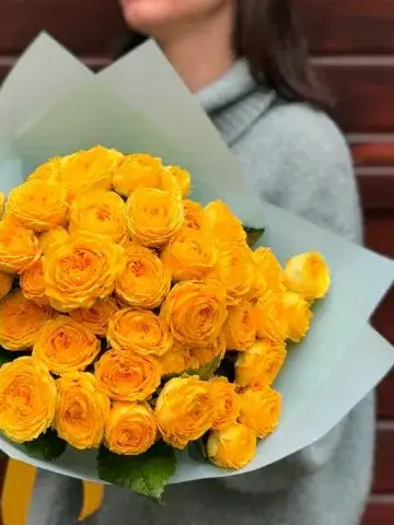 Bouquet of 35 yellow peony roses