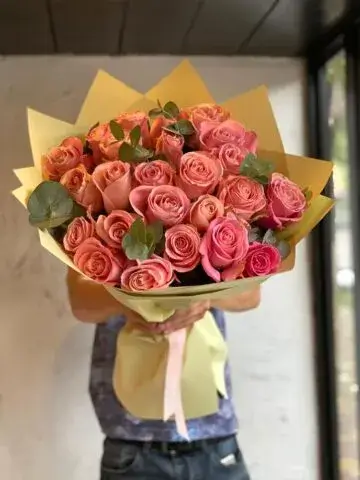 25 роз 90 см