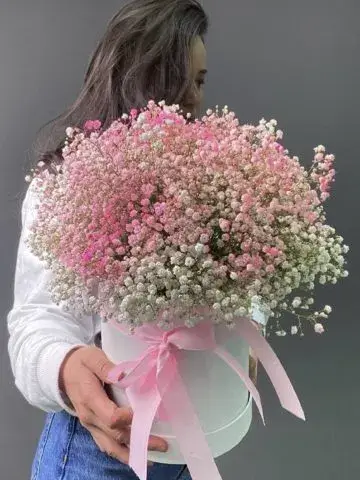 Bouquet of gypsophila in a hat box