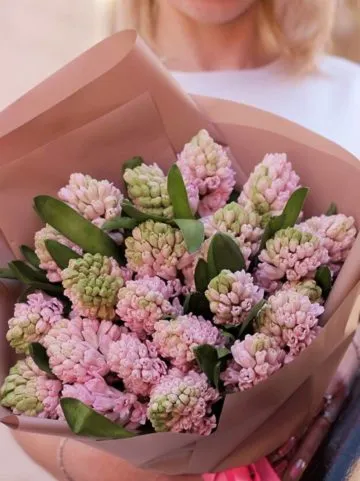 A bouquet for the sake of her dreams
