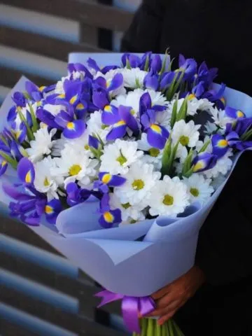 Bouquet of irises and chrysanthemums