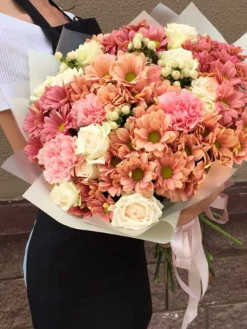 Bouquet of chrysanthemums and carnations