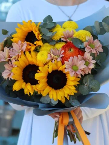 Bouquet of sunflowers and chrysanthemums