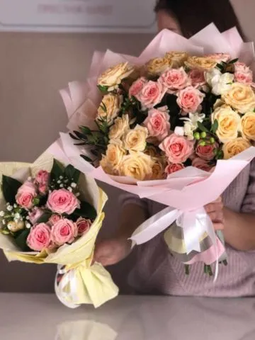 A bouquet for mom and daughter