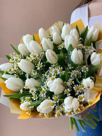 Bouquet of tulips and daisies