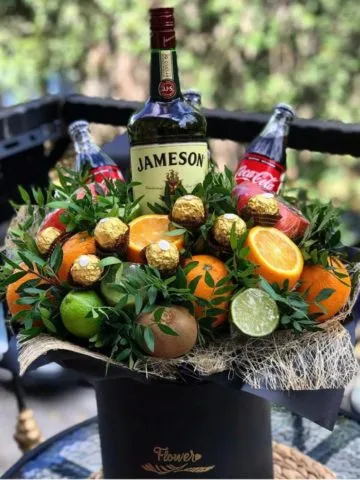 Виски с колой в коробке