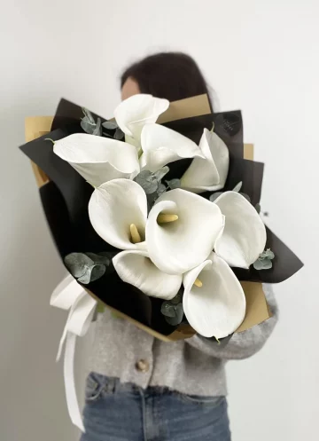 Bouquet Tender Glance