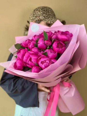 Bouquet of 19 peonies