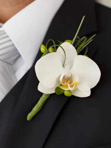 Tender Sigh boutonniere